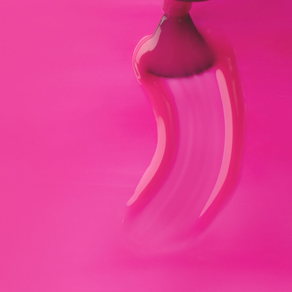 Vernis à ongles Rose pêche lumineux avec rendu glossy