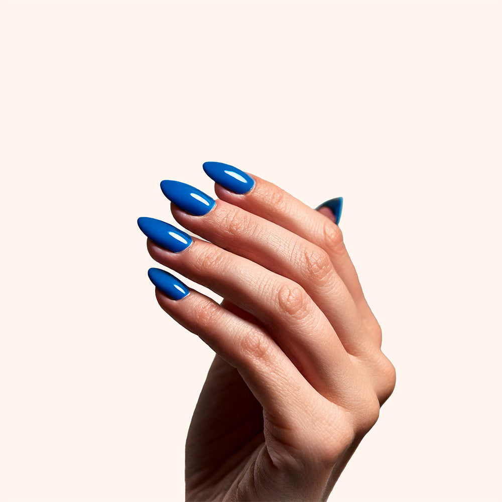 Vernis semi permanent bleu clair glacé pour ongles