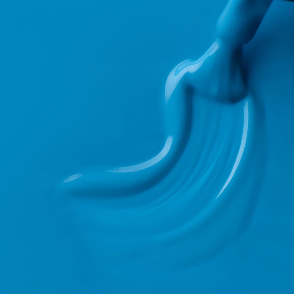 vernis gel de couleur bleu bébé tendance