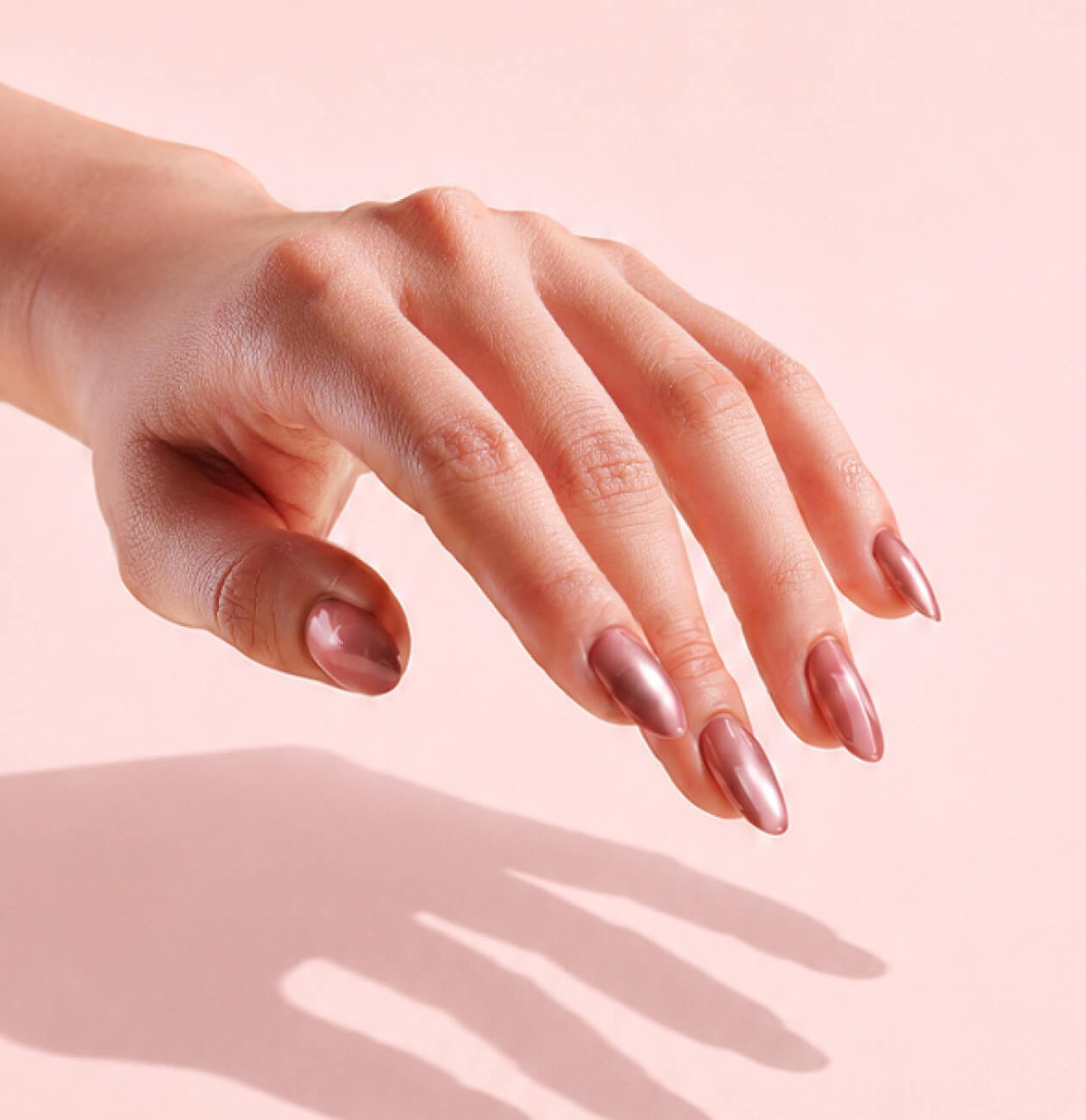 Ongles Nude Cat Eye : adoptez la tendance de l’automne 2026