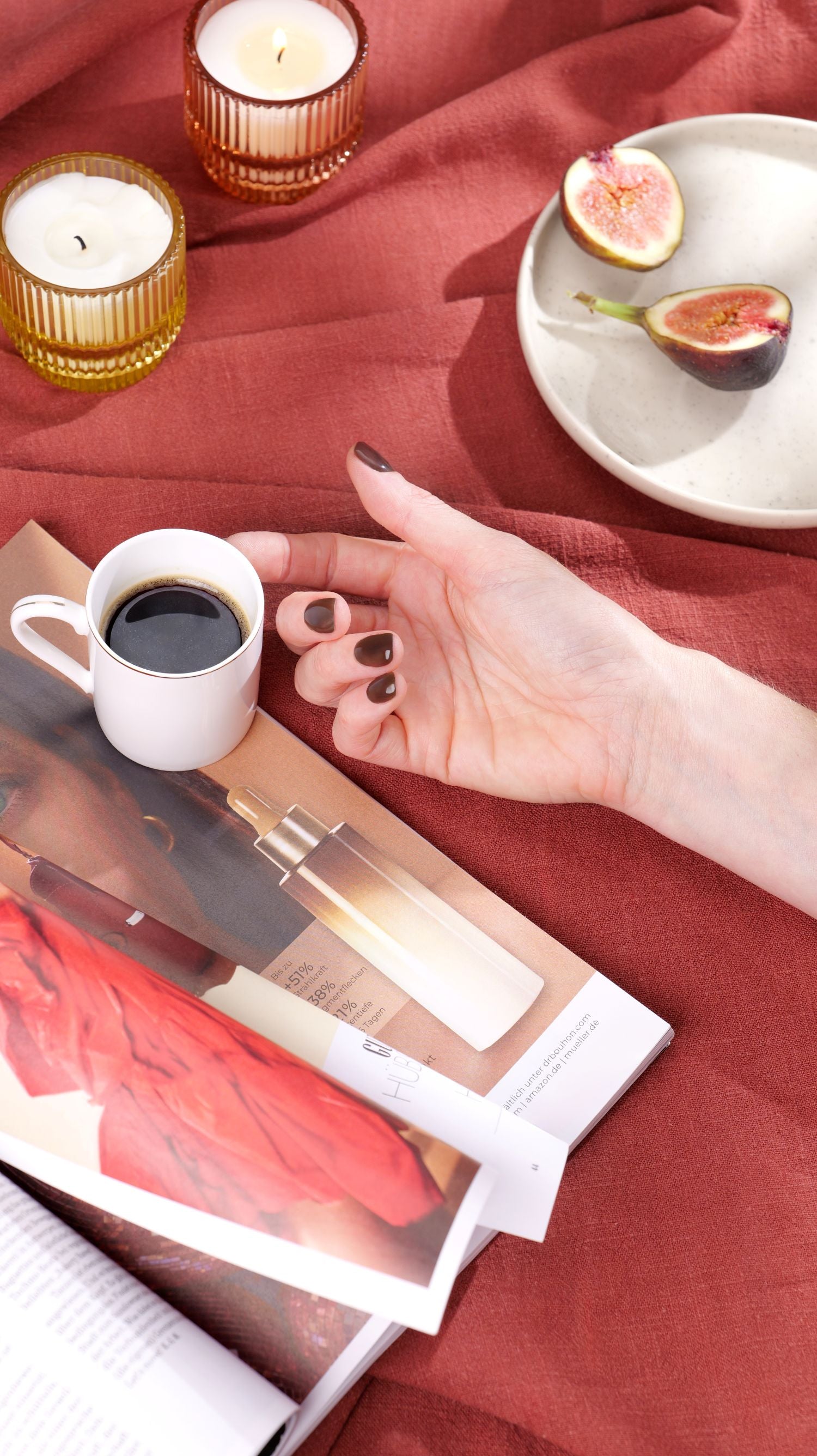 Couleurs brunes automne 2025 pour ongles – manucure chic aux tons chocolat et caramel pour un style automnal élégant