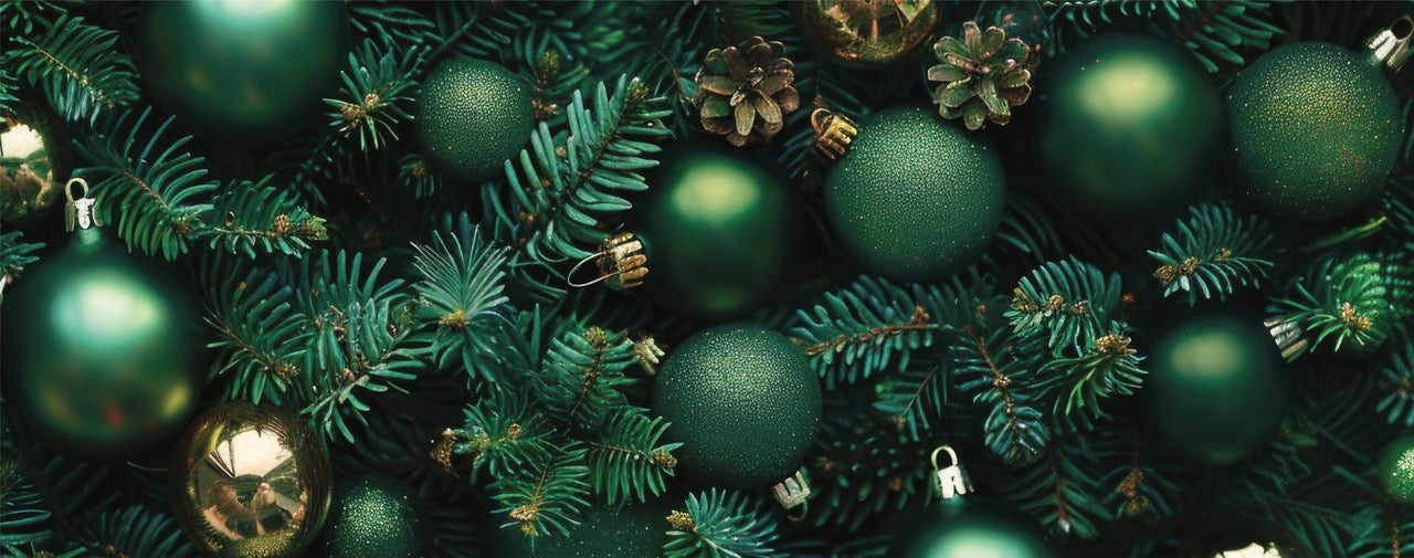 Photo inspiration ongles verts tendance Noel 2024